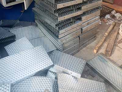 無孔起鼓型防滑板 無孔起鼓型防滑板