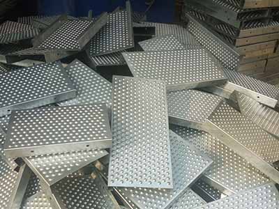 無孔起鼓型防滑板 無孔起鼓型防滑板